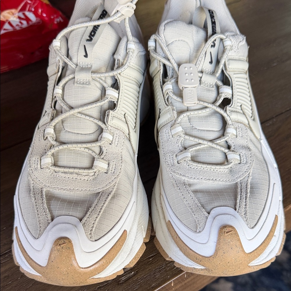 Nike Zoom Vomero Sneakers in Cream and Tan - Picture 8 of 13